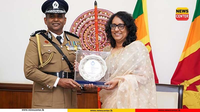 අගමැතිනිය සහ පොලිස්පති අතර හමුවක්  