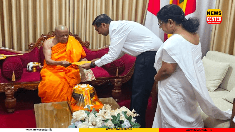 UNP Senior Members visit Asgiri Mahanayake to Discuss Ranil Wickremesinghe's Situation